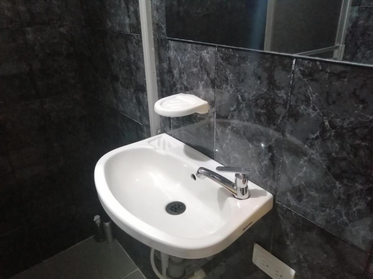 Habitacion Privada Cerca Al Aeropuerto Y Terminal 보고타 외부 사진
