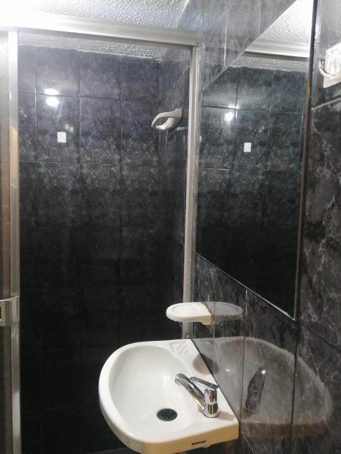 Habitacion Privada Cerca Al Aeropuerto Y Terminal 보고타 외부 사진